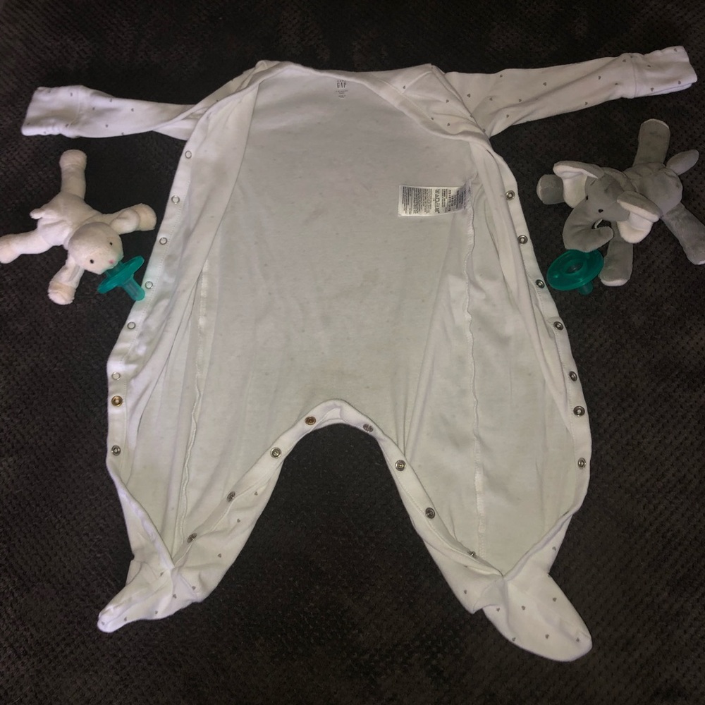 💕 Baby GAP Heart Onesies 💕 - Picture 4 of 8